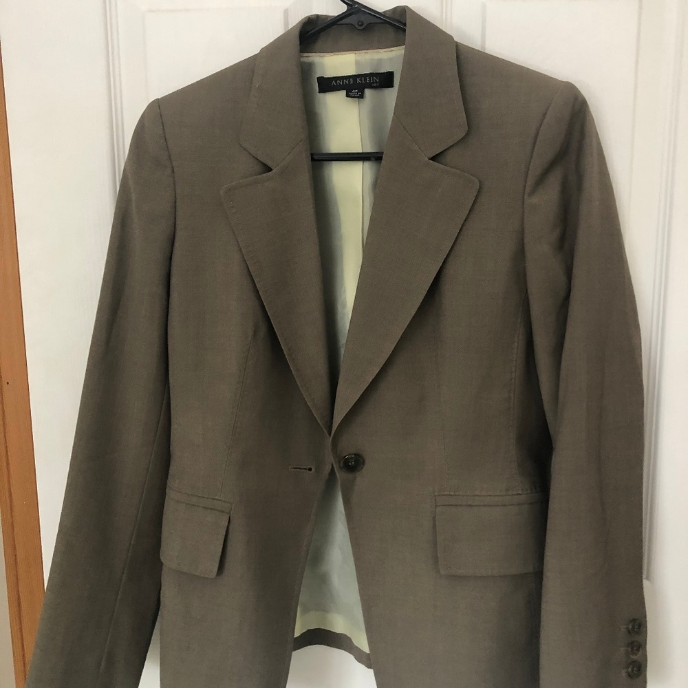 Anne Klein Wool 2-Piece Women's Suit - Size 4P